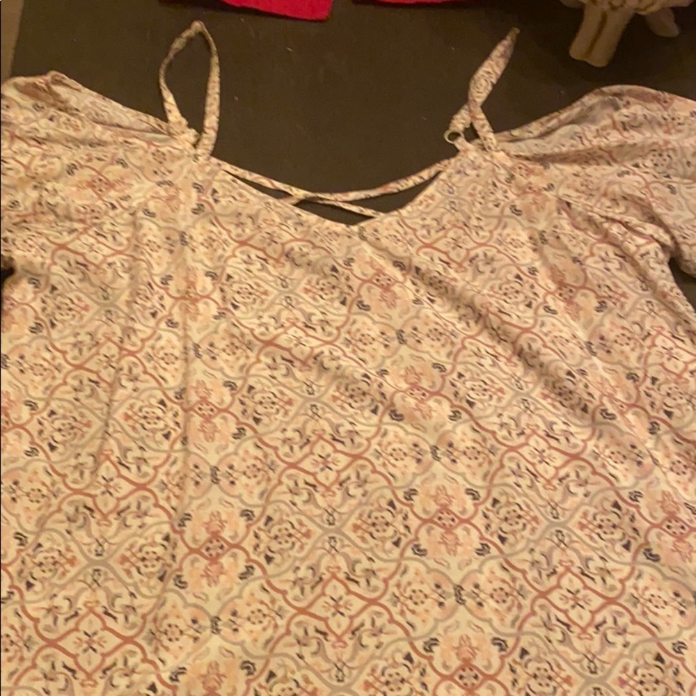 White/multicolor Torrid top